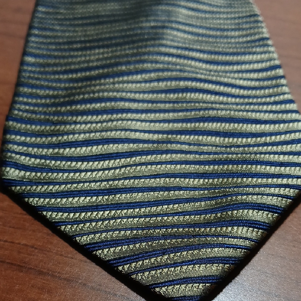 Classic Striped Tie in Gold and Navy